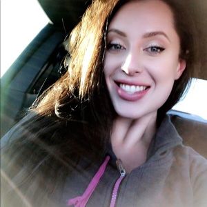 Meet your Posher, Dominique